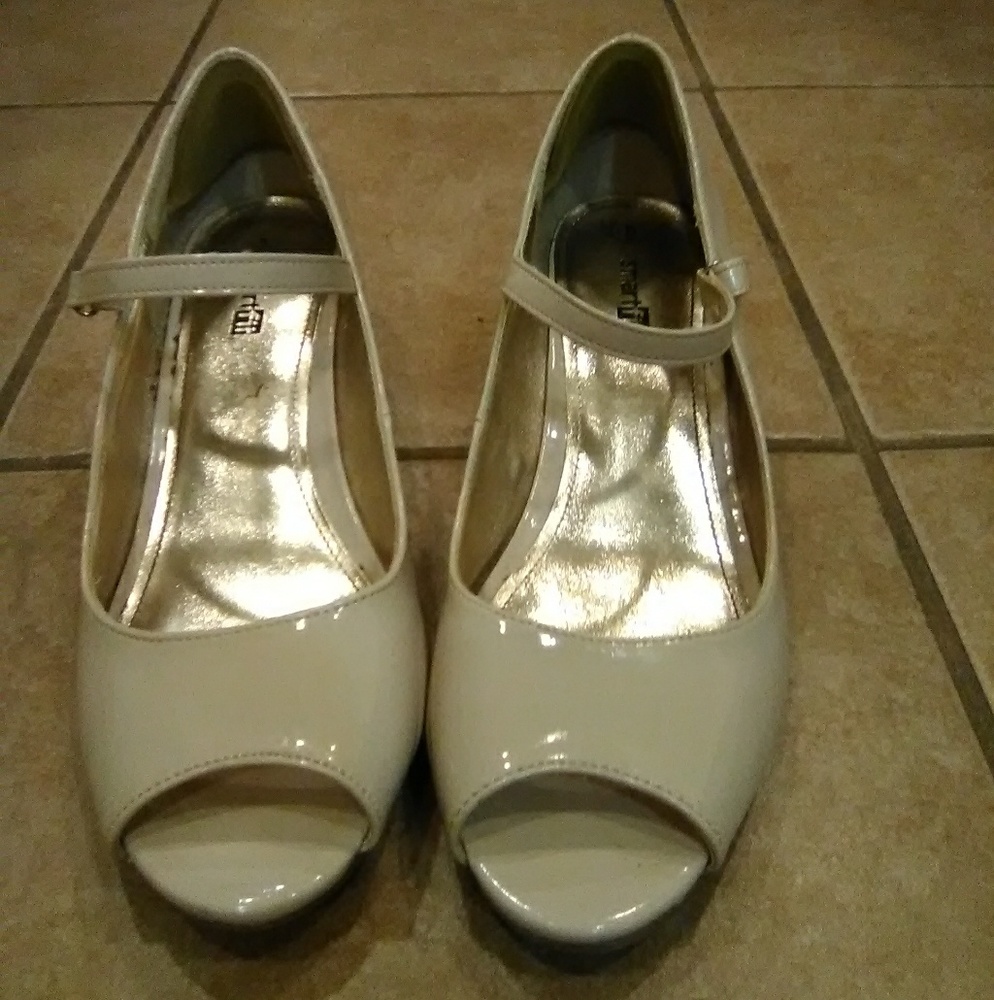 LAST CHANCE Smart Fit Taupe Open- Toed pumps